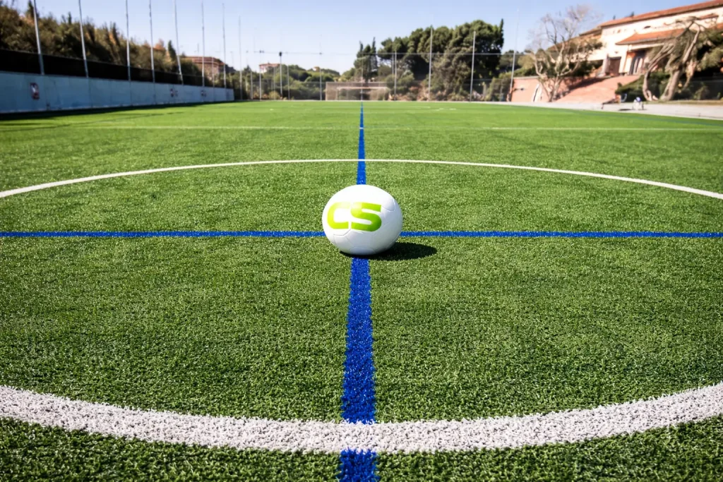 Campo de fútbol 7 de césped artificial en Barcelona para partidos y entrenamientos