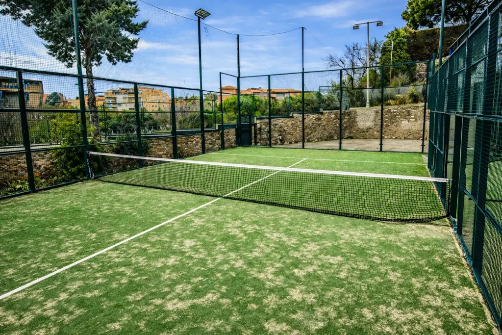 Pista de pádel en Highlands School, instalación deportiva para jugar al pádel en Barcelona